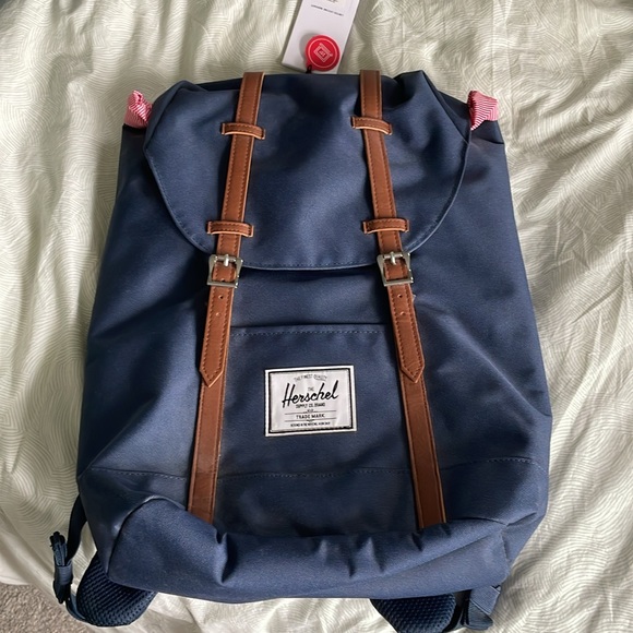 BRAND NEW -  Hershel backpack Retreat in Navy - back to school - Picture 1 of 6